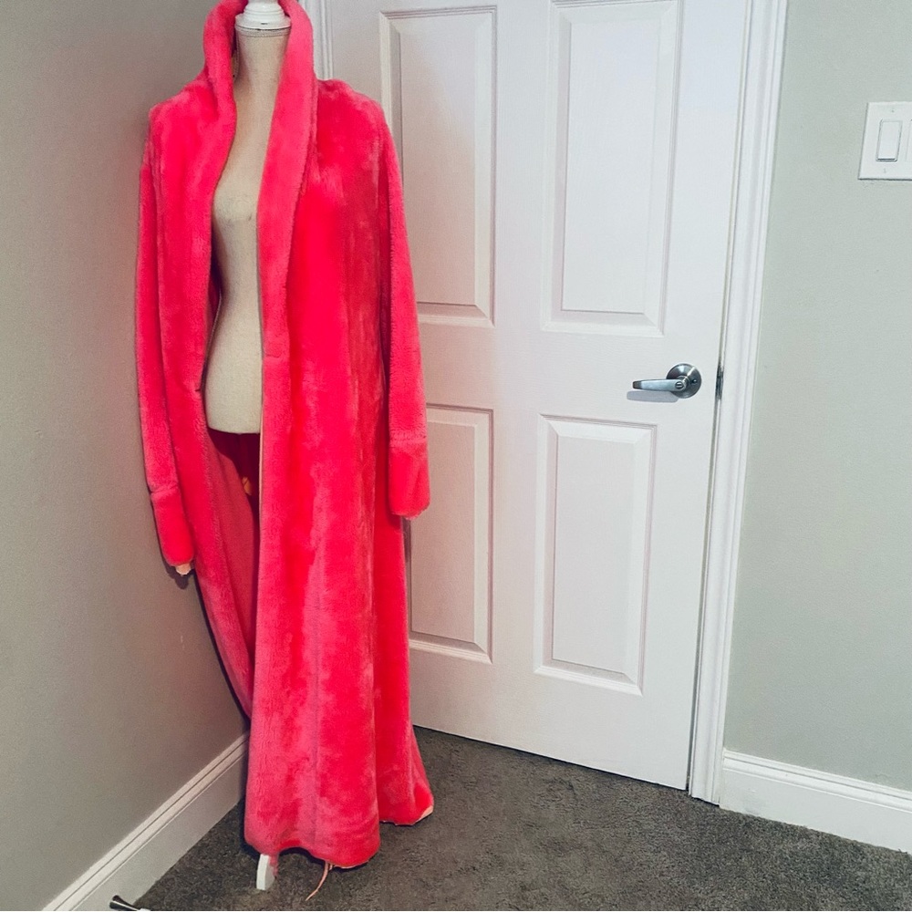 Vintage floor length collared faux fur neon pink teddy coat unique valentines